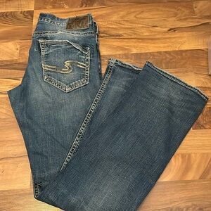 Silver men’s jeans; Zac style